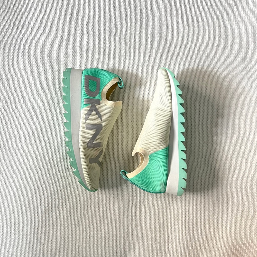 DKNY Womens Abbi Sneakers White & Green